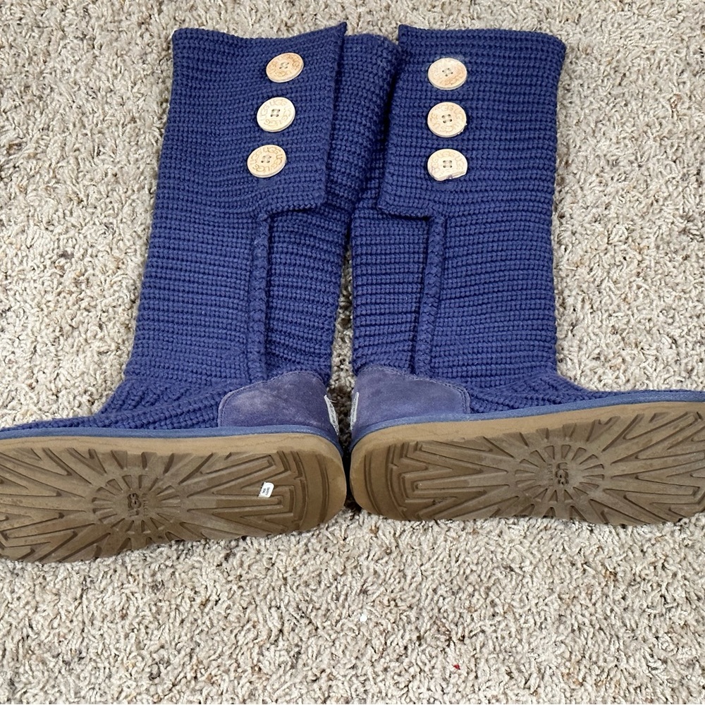 Women Ugg Cardy  Size 8 Blue. Good condition.